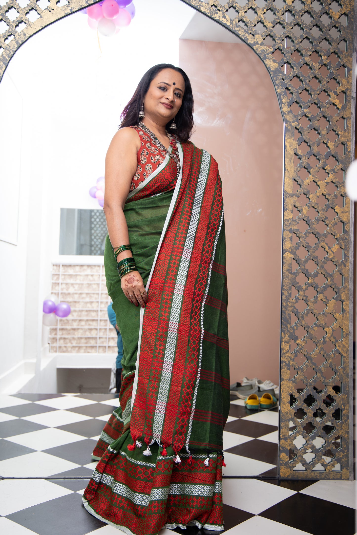 Green Linen Thokafull Jamdani Saree