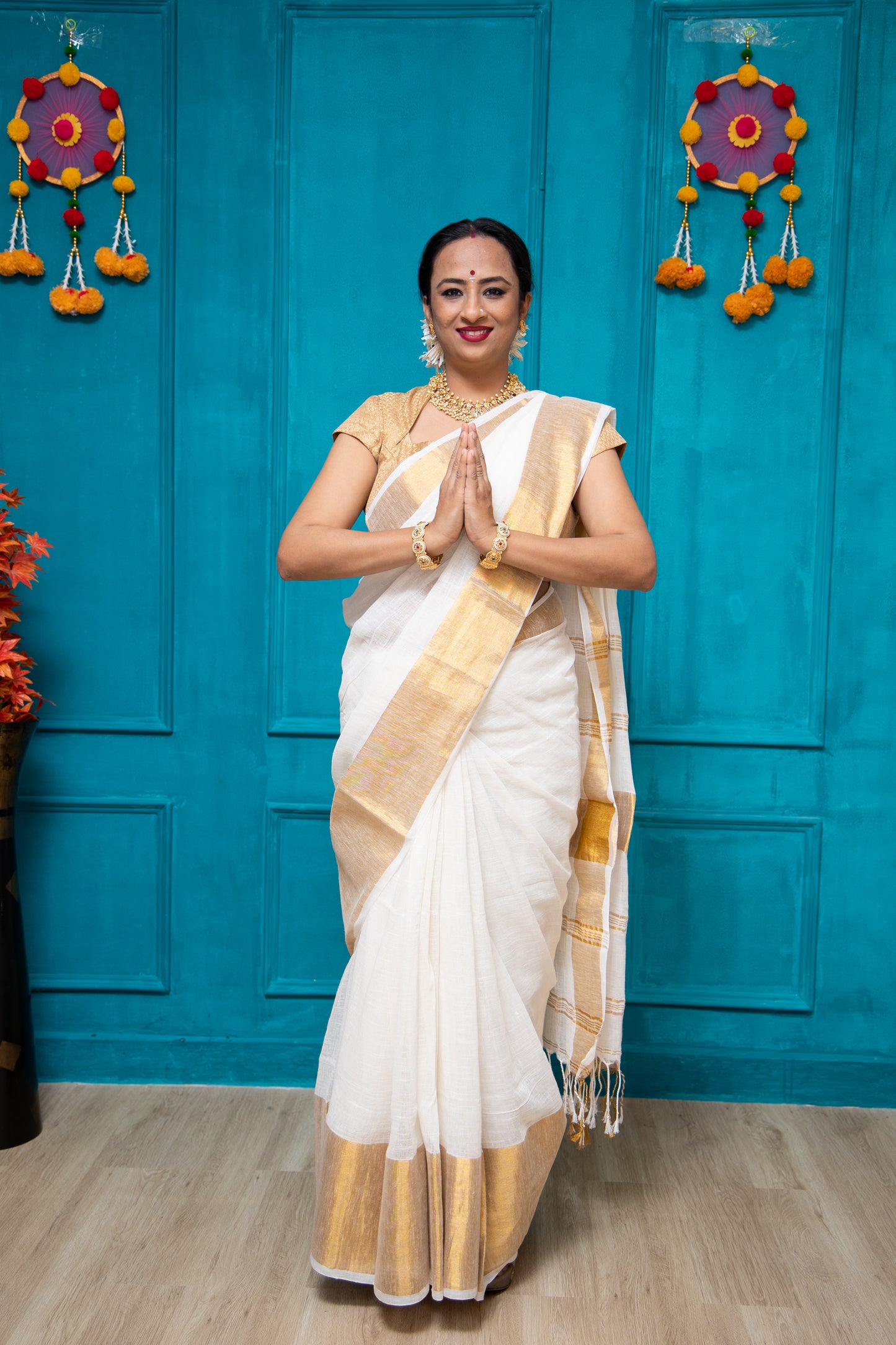 White Linen Mohaapar Saree