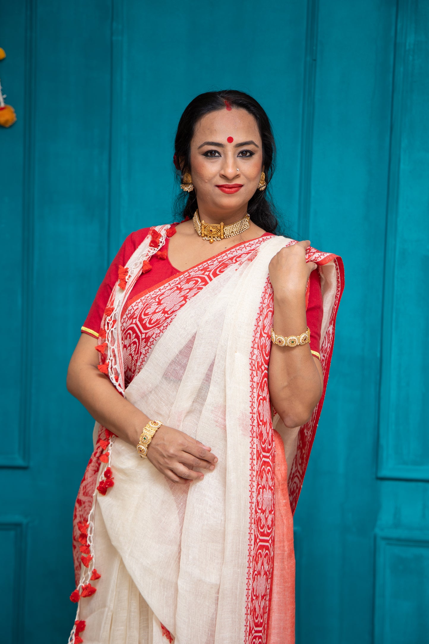 White Linen Jamdani Saree